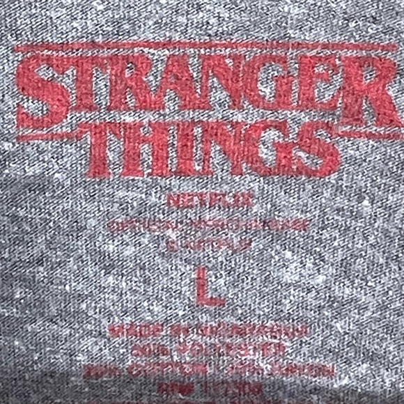 Stranger Things raglan baseball tee, Abbey Road themed graphic. Men’s large - Picture 4 of 5